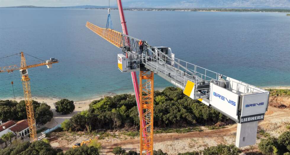 Liebherr 240 EC-B 10 Fibre za BREVIS na gradilištu u Zadru